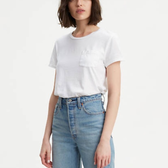 Levi’s Tops - White tee with pocket